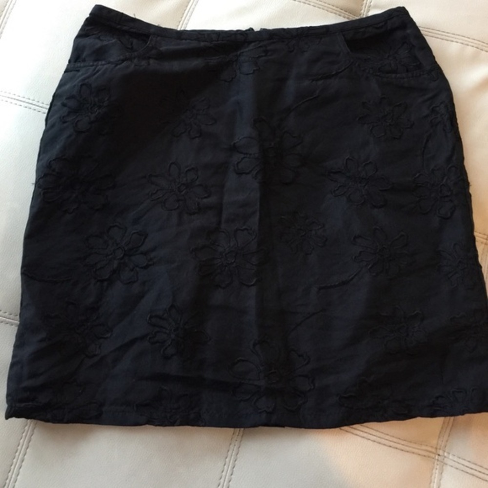 Flower detail skirt